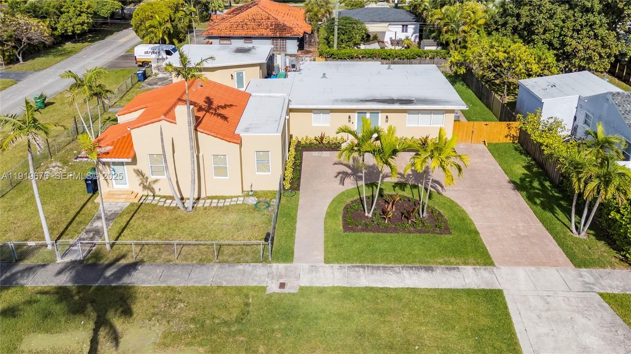 В аренду: $4,100 (3 спален, 2 ванн, 1334 Квадратных фут)