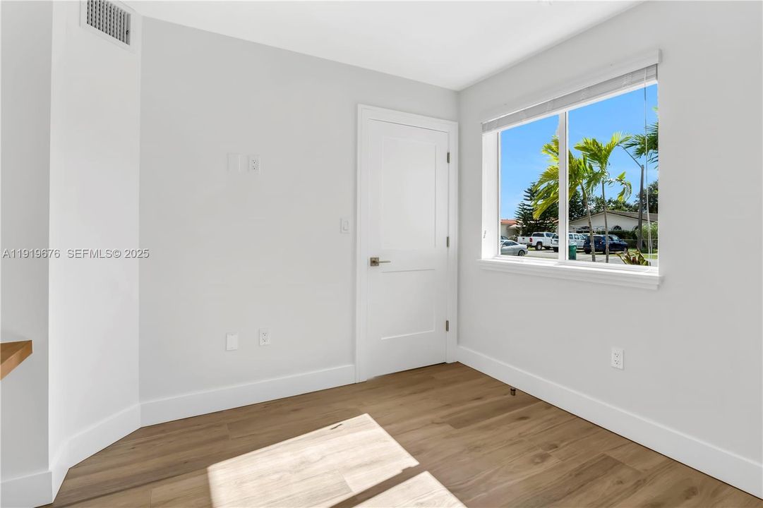 В аренду: $4,100 (3 спален, 2 ванн, 1334 Квадратных фут)