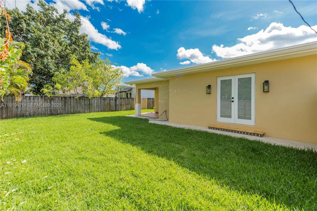 В аренду: $4,100 (3 спален, 2 ванн, 1334 Квадратных фут)