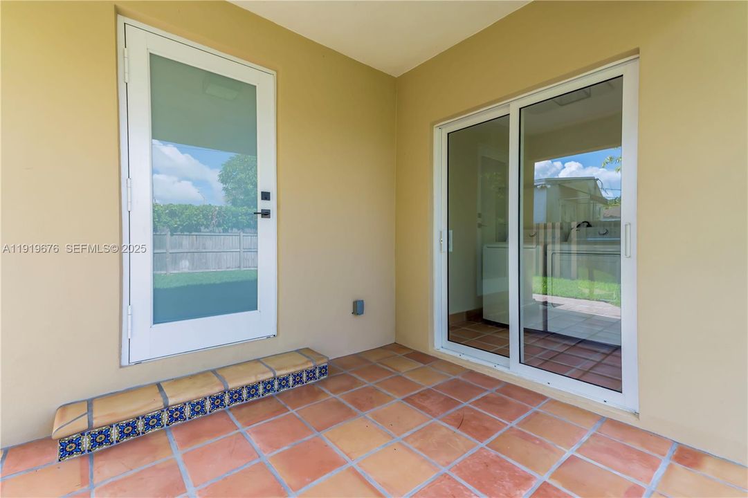 В аренду: $4,100 (3 спален, 2 ванн, 1334 Квадратных фут)