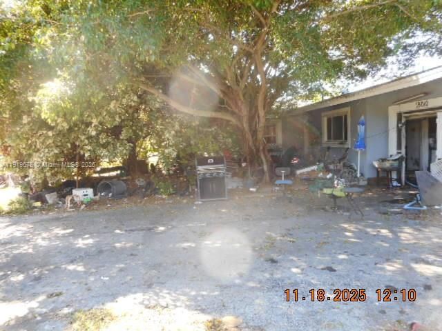 Active With Contract: $531,500 (3 beds, 2 baths, 2404 Square Feet)