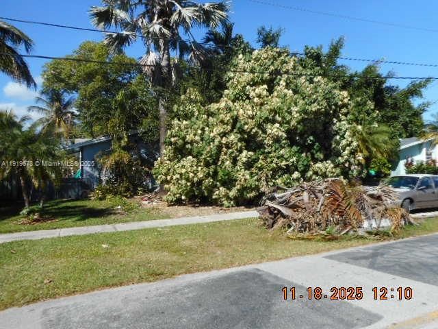 Active With Contract: $531,500 (3 beds, 2 baths, 2404 Square Feet)