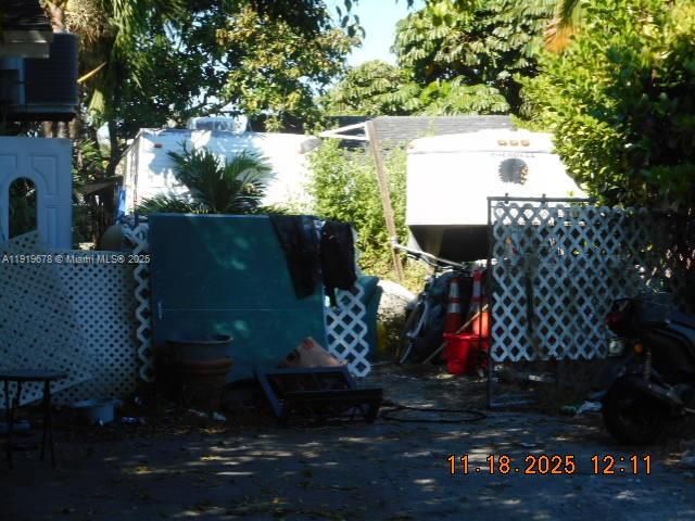 Active With Contract: $531,500 (3 beds, 2 baths, 2404 Square Feet)