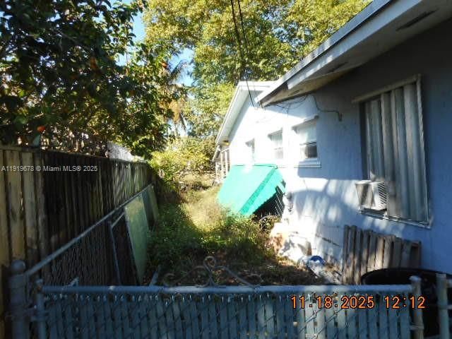 Active With Contract: $531,500 (3 beds, 2 baths, 2404 Square Feet)