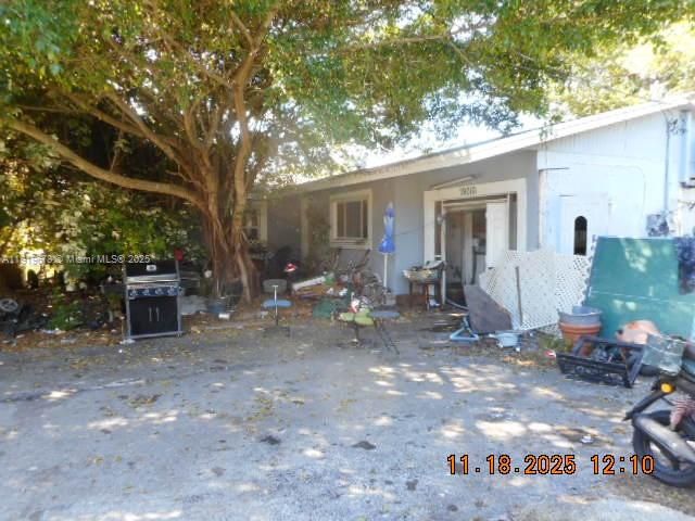 Active With Contract: $531,500 (3 beds, 2 baths, 2404 Square Feet)