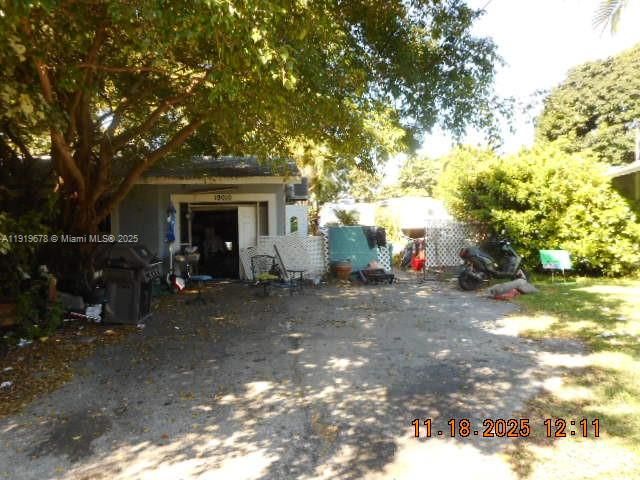 Active With Contract: $531,500 (3 beds, 2 baths, 2404 Square Feet)