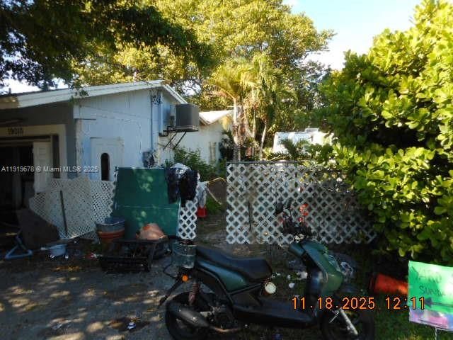 Active With Contract: $531,500 (3 beds, 2 baths, 2404 Square Feet)