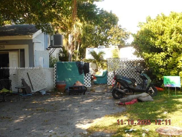 Active With Contract: $531,500 (3 beds, 2 baths, 2404 Square Feet)