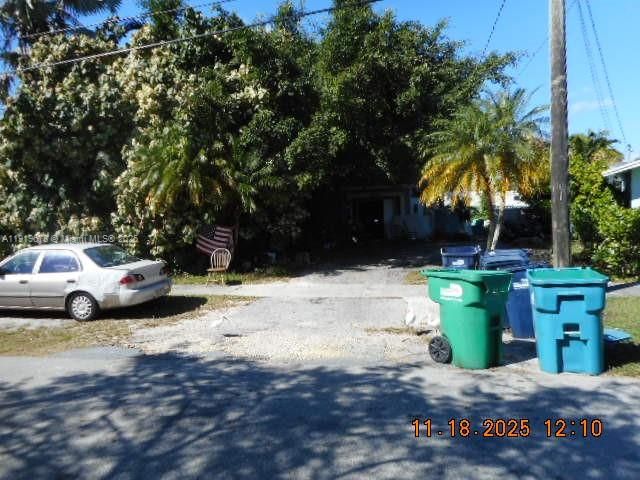 Active With Contract: $531,500 (3 beds, 2 baths, 2404 Square Feet)