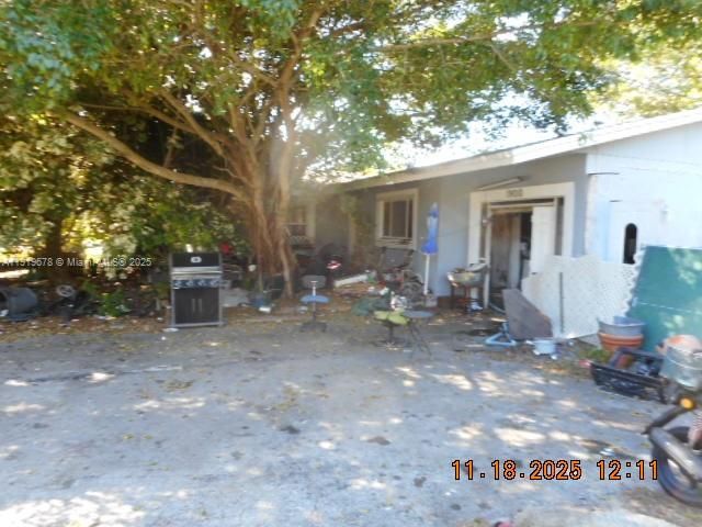 Active With Contract: $531,500 (3 beds, 2 baths, 2404 Square Feet)