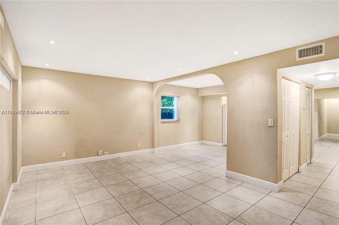 待售: $484,900 (5 贝兹, 3 浴室, 1879 平方英尺)