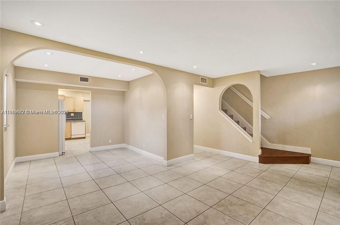 待售: $484,900 (5 贝兹, 3 浴室, 1879 平方英尺)