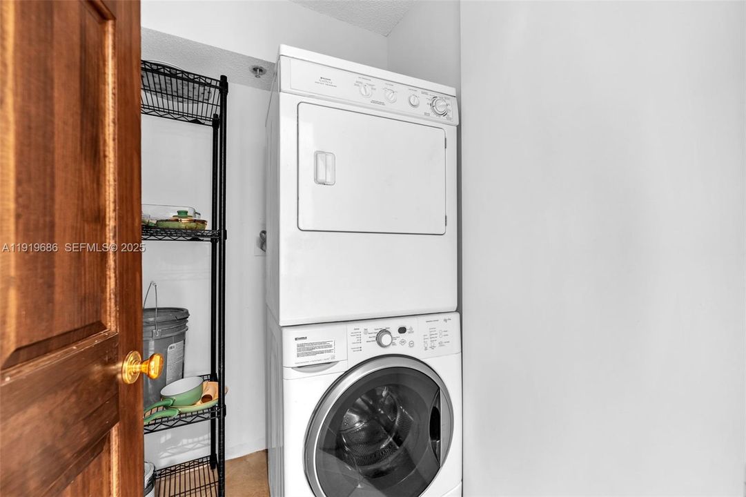 For Sale: $875,000 (2 beds, 2 baths, 1440 Square Feet)