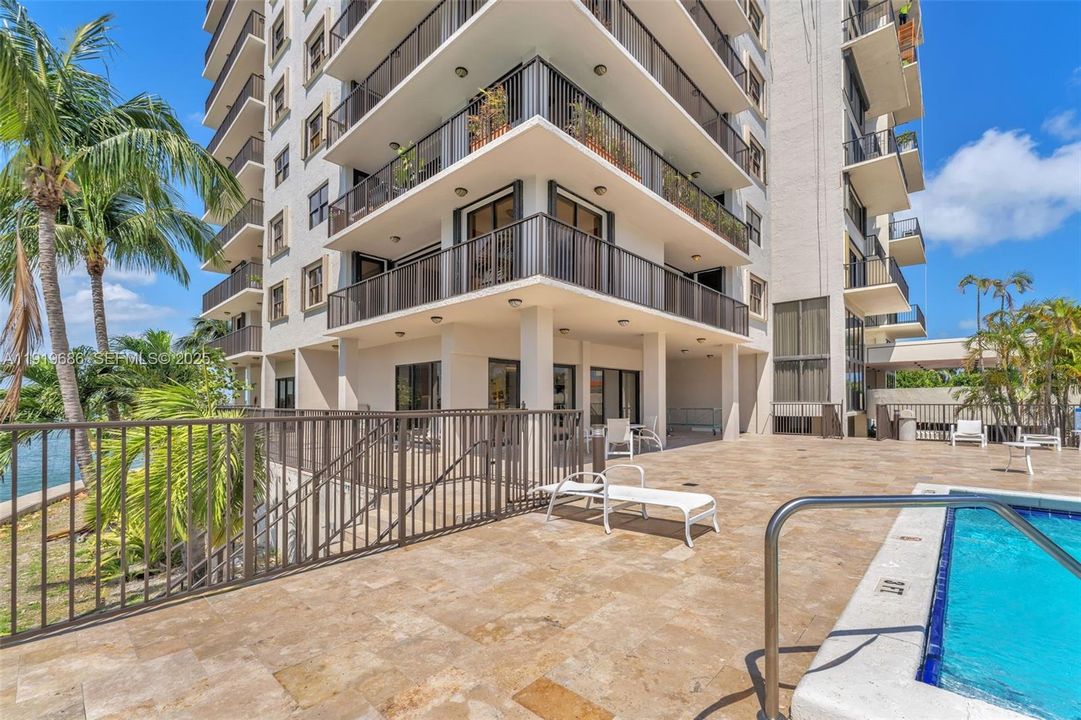 For Sale: $875,000 (2 beds, 2 baths, 1440 Square Feet)