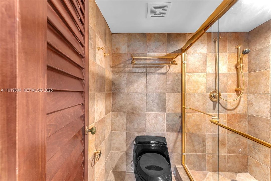 For Sale: $875,000 (2 beds, 2 baths, 1440 Square Feet)