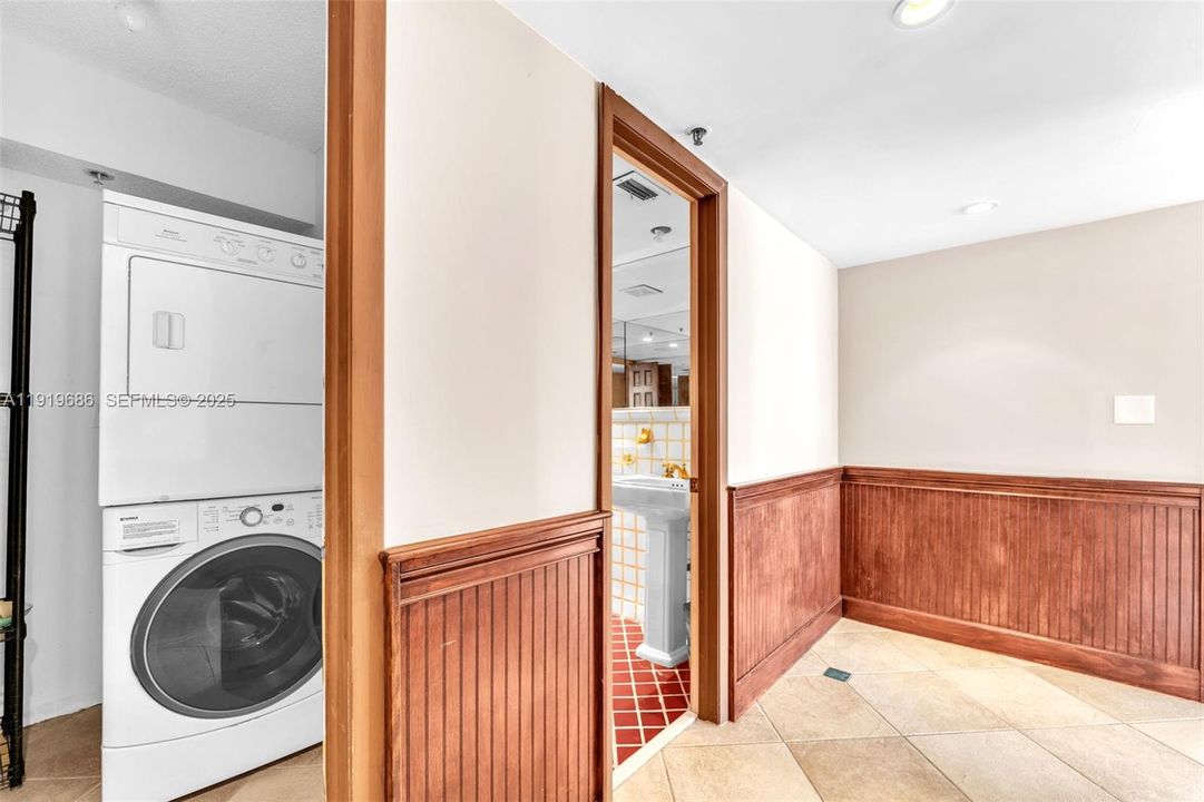 For Sale: $875,000 (2 beds, 2 baths, 1440 Square Feet)