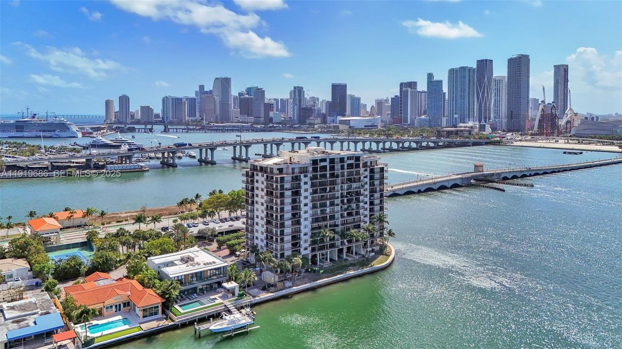 For Sale: $875,000 (2 beds, 2 baths, 1440 Square Feet)