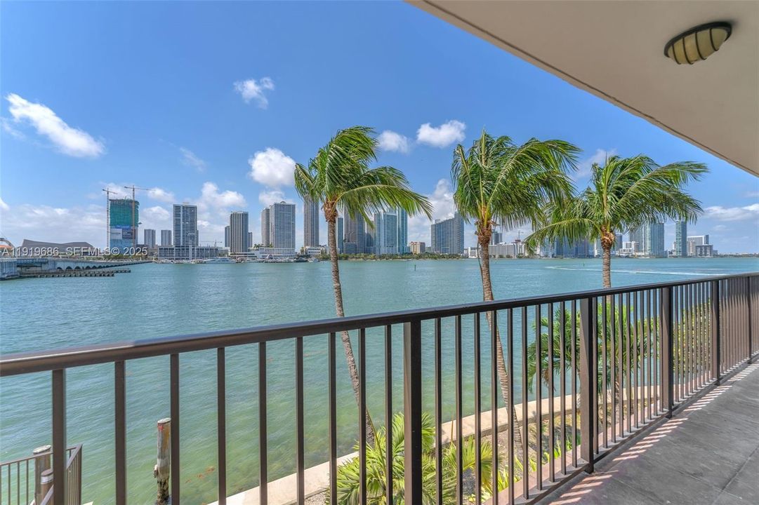 For Sale: $875,000 (2 beds, 2 baths, 1440 Square Feet)