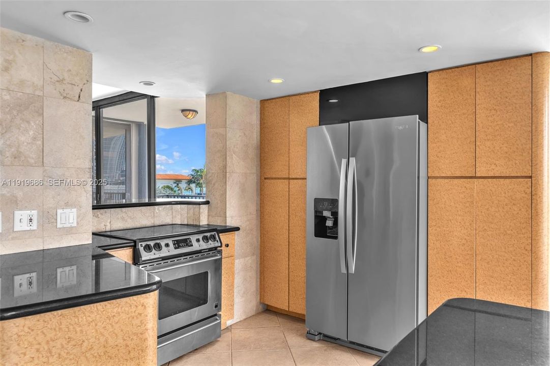 For Sale: $875,000 (2 beds, 2 baths, 1440 Square Feet)