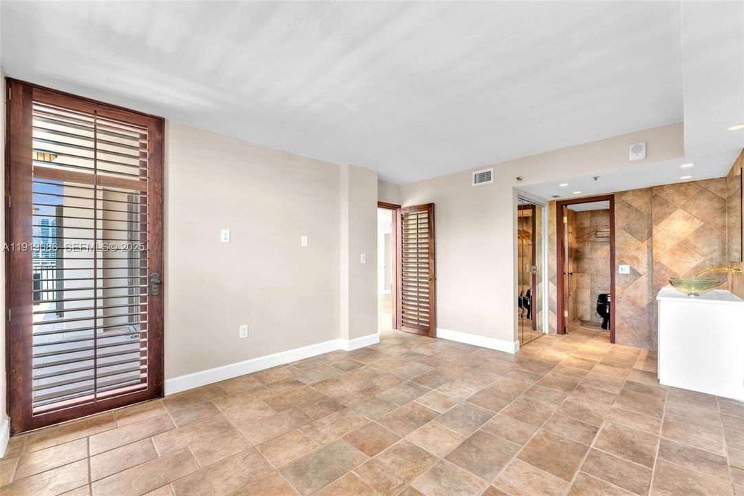 For Sale: $875,000 (2 beds, 2 baths, 1440 Square Feet)