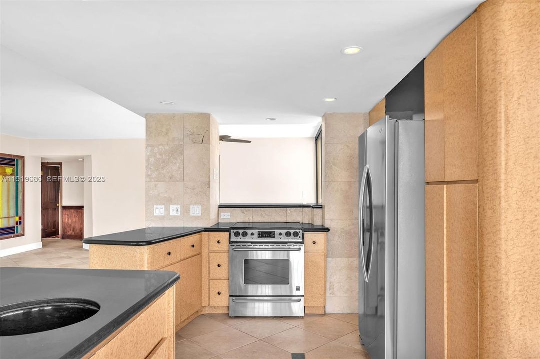 For Sale: $875,000 (2 beds, 2 baths, 1440 Square Feet)