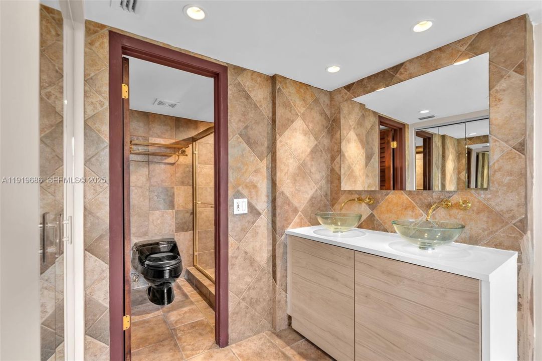 For Sale: $875,000 (2 beds, 2 baths, 1440 Square Feet)