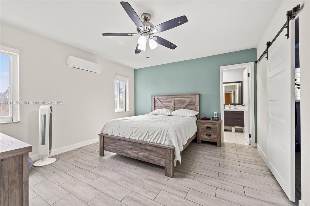 合同活跃: $2,600 (2 贝兹, 2 浴室, 1537 平方英尺)