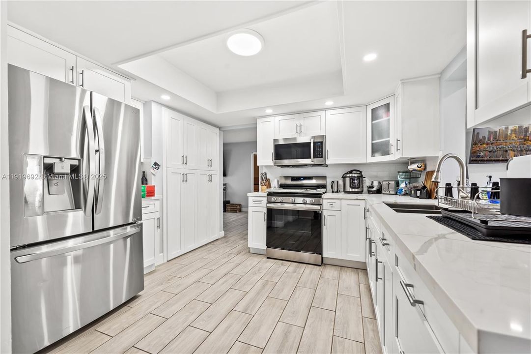 合同活跃: $2,600 (2 贝兹, 2 浴室, 1537 平方英尺)