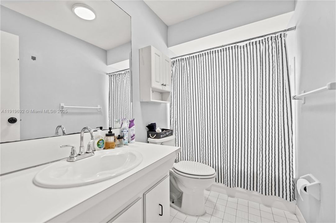 合同活跃: $2,600 (2 贝兹, 2 浴室, 1537 平方英尺)