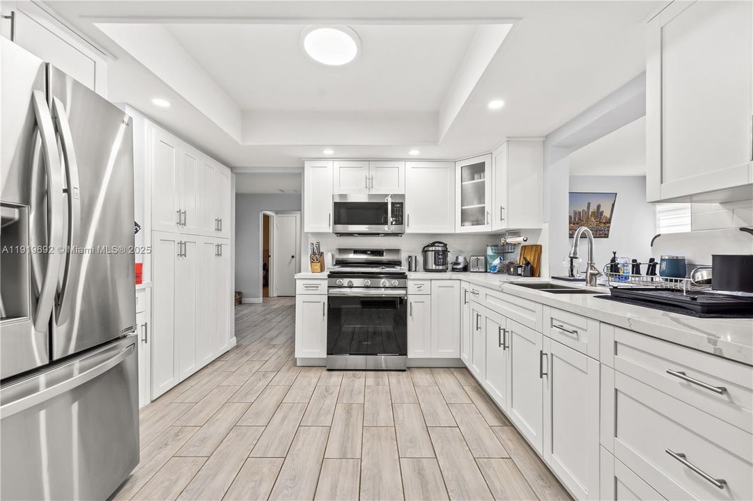 合同活跃: $2,600 (2 贝兹, 2 浴室, 1537 平方英尺)