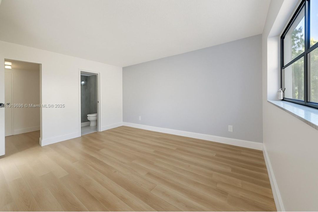 For Sale: $275,000 (2 beds, 2 baths, 975 Square Feet)