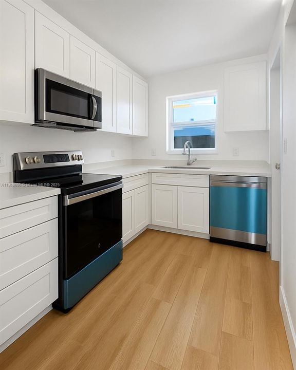 For Sale: $275,000 (2 beds, 2 baths, 975 Square Feet)