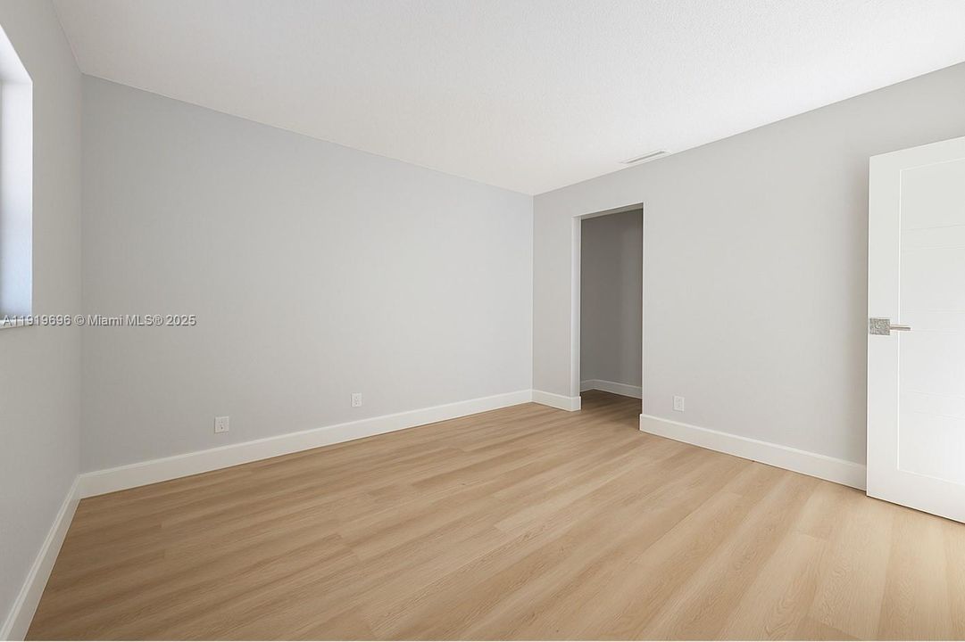 For Sale: $275,000 (2 beds, 2 baths, 975 Square Feet)