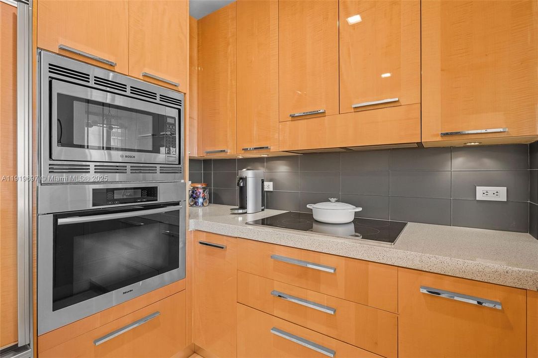 出租: $6,700 (1 贝兹, 1 浴室, 920 平方英尺)