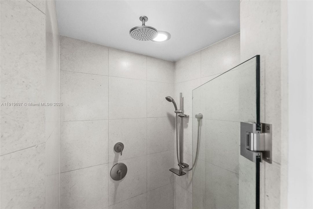 出租: $6,700 (1 贝兹, 1 浴室, 920 平方英尺)