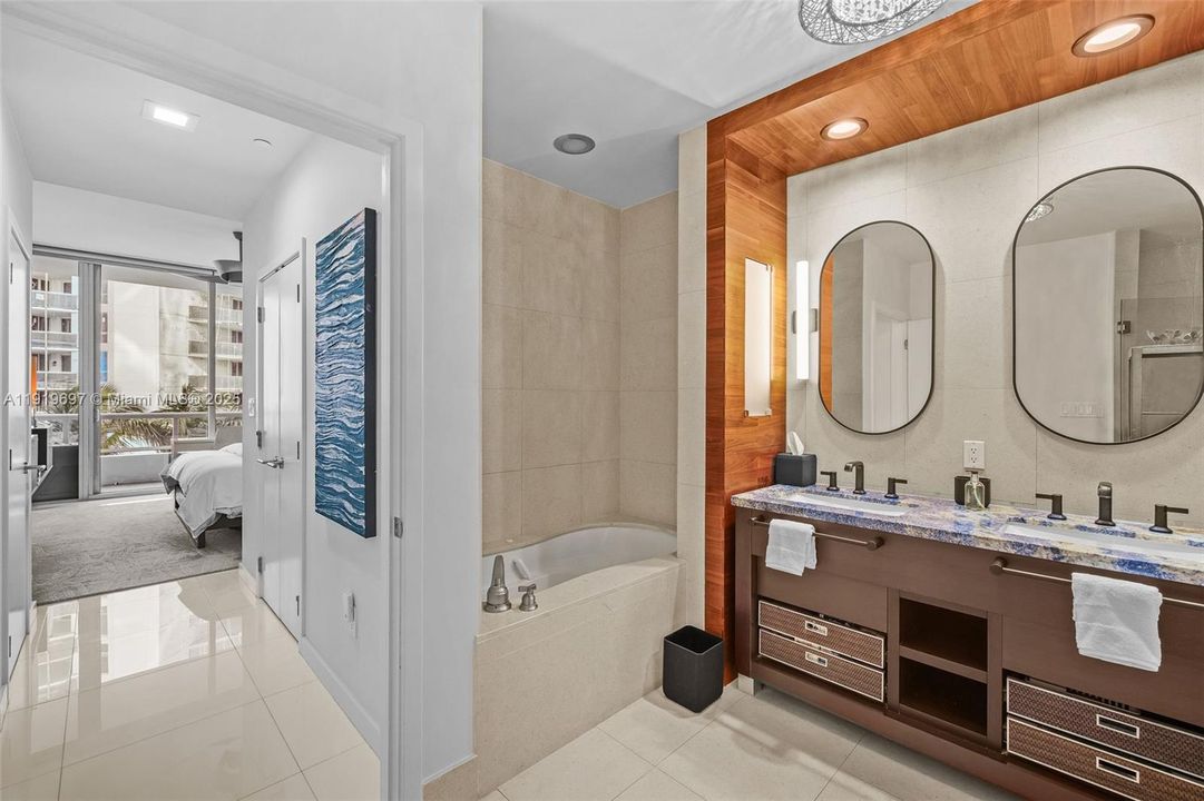 出租: $6,700 (1 贝兹, 1 浴室, 920 平方英尺)