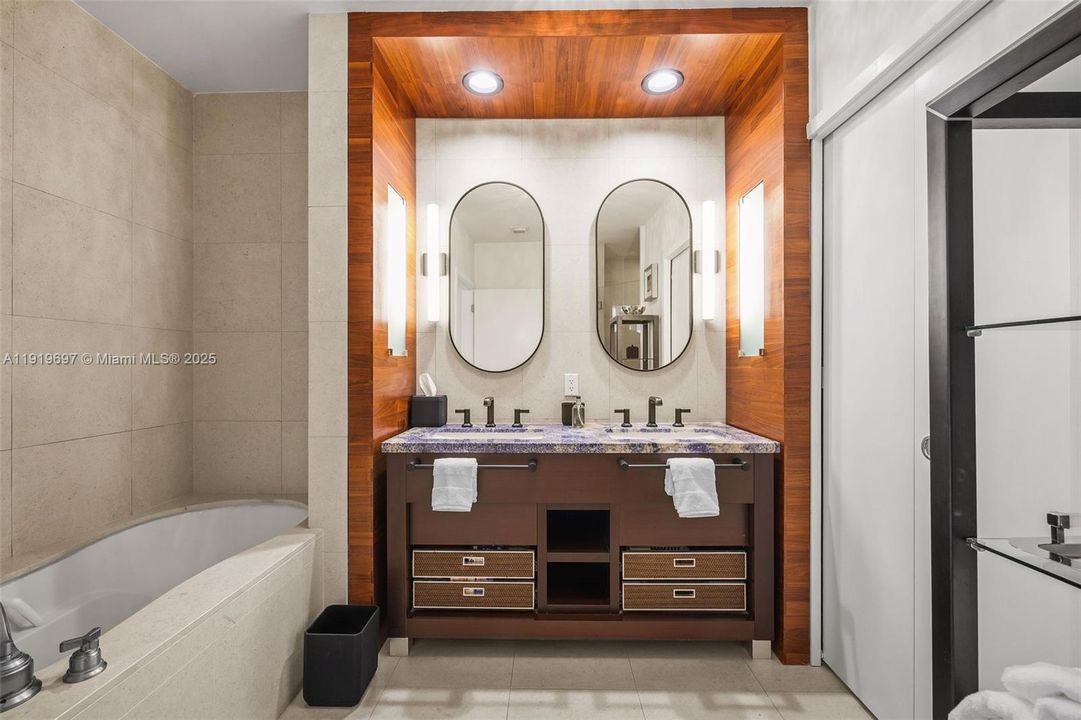 出租: $6,700 (1 贝兹, 1 浴室, 920 平方英尺)