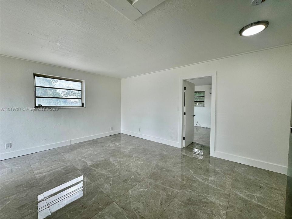 For Rent: $1,430 (1 beds, 1 baths, 2598 Square Feet)