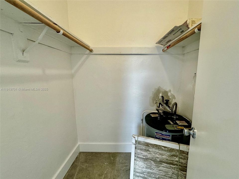 For Rent: $1,430 (1 beds, 1 baths, 2598 Square Feet)