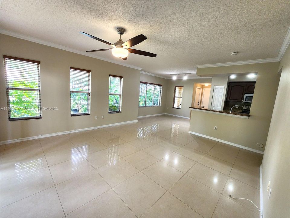 Active With Contract: $2,550 (2 beds, 2 baths, 1080 Square Feet)