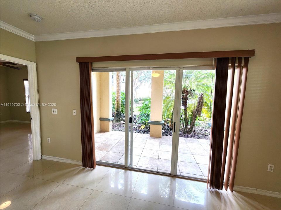 Active With Contract: $2,550 (2 beds, 2 baths, 1080 Square Feet)