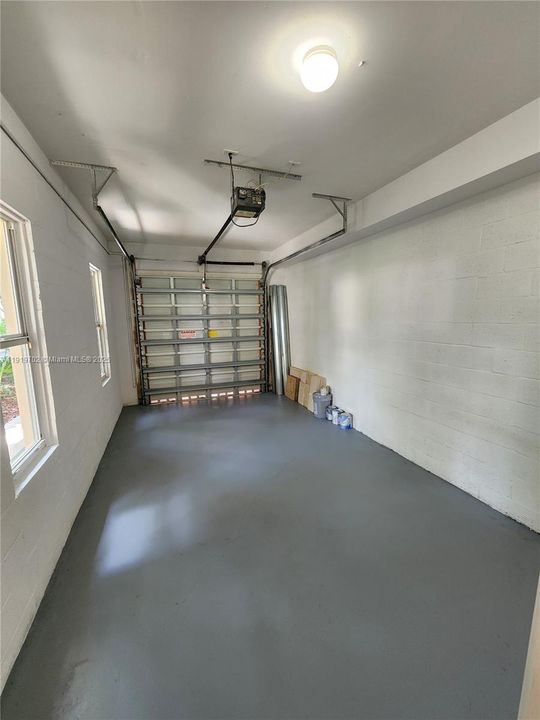 Active With Contract: $2,550 (2 beds, 2 baths, 1080 Square Feet)