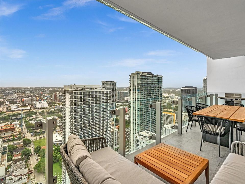 For Rent: $11,000 (2 beds, 2 baths, 1105 Square Feet)