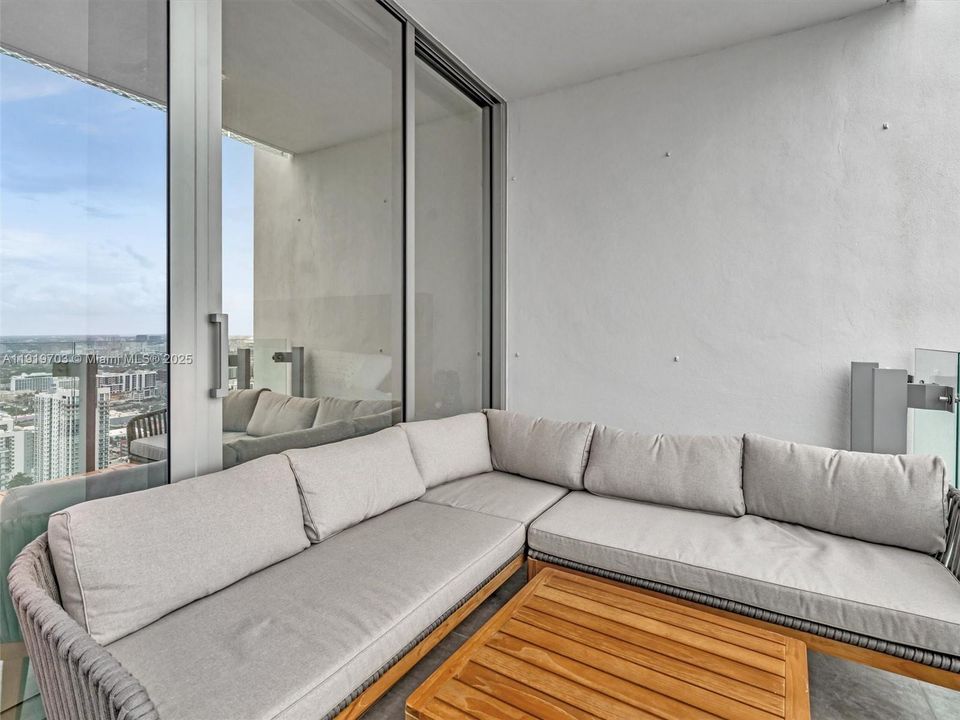 For Rent: $11,000 (2 beds, 2 baths, 1105 Square Feet)