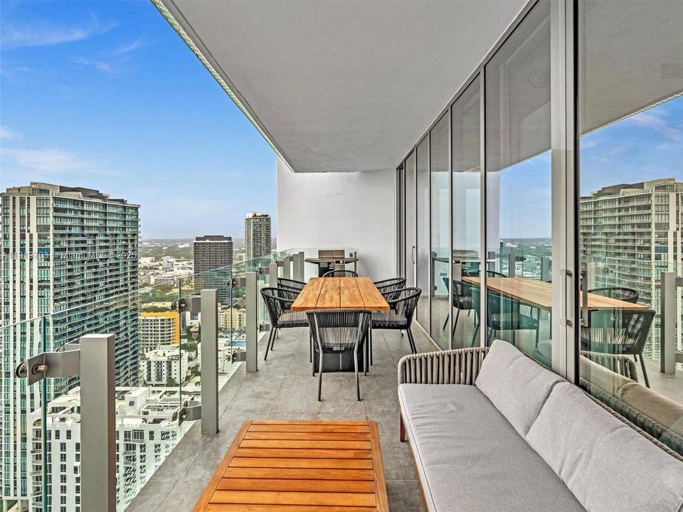 For Rent: $11,000 (2 beds, 2 baths, 1105 Square Feet)