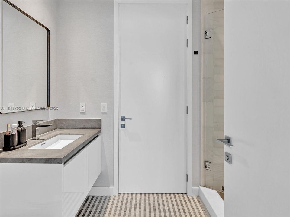 For Rent: $11,000 (2 beds, 2 baths, 1105 Square Feet)