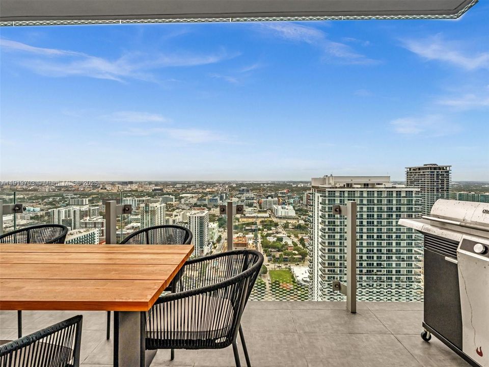 For Rent: $11,000 (2 beds, 2 baths, 1105 Square Feet)