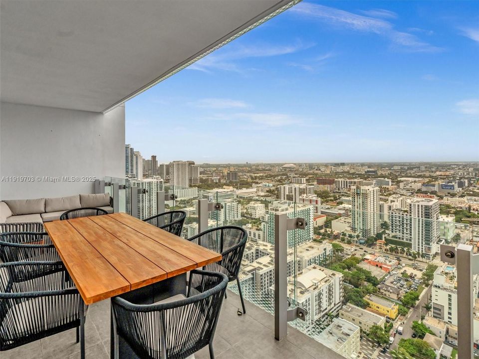 For Rent: $11,000 (2 beds, 2 baths, 1105 Square Feet)