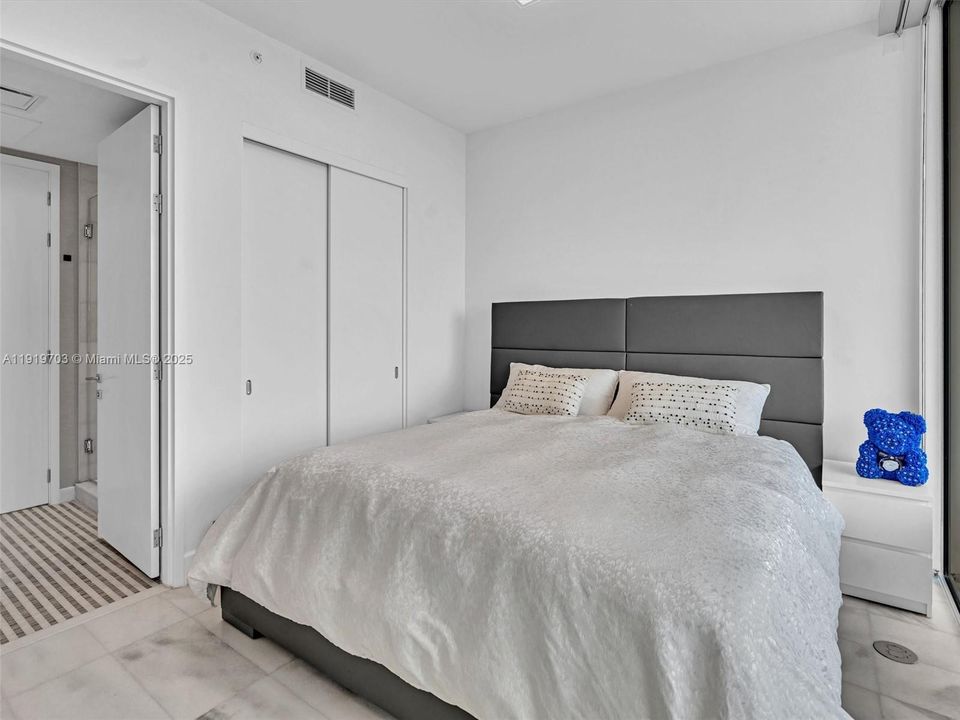 For Rent: $11,000 (2 beds, 2 baths, 1105 Square Feet)