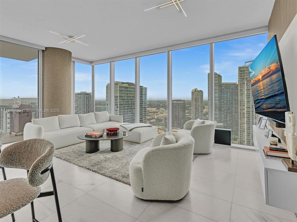 For Rent: $11,000 (2 beds, 2 baths, 1105 Square Feet)